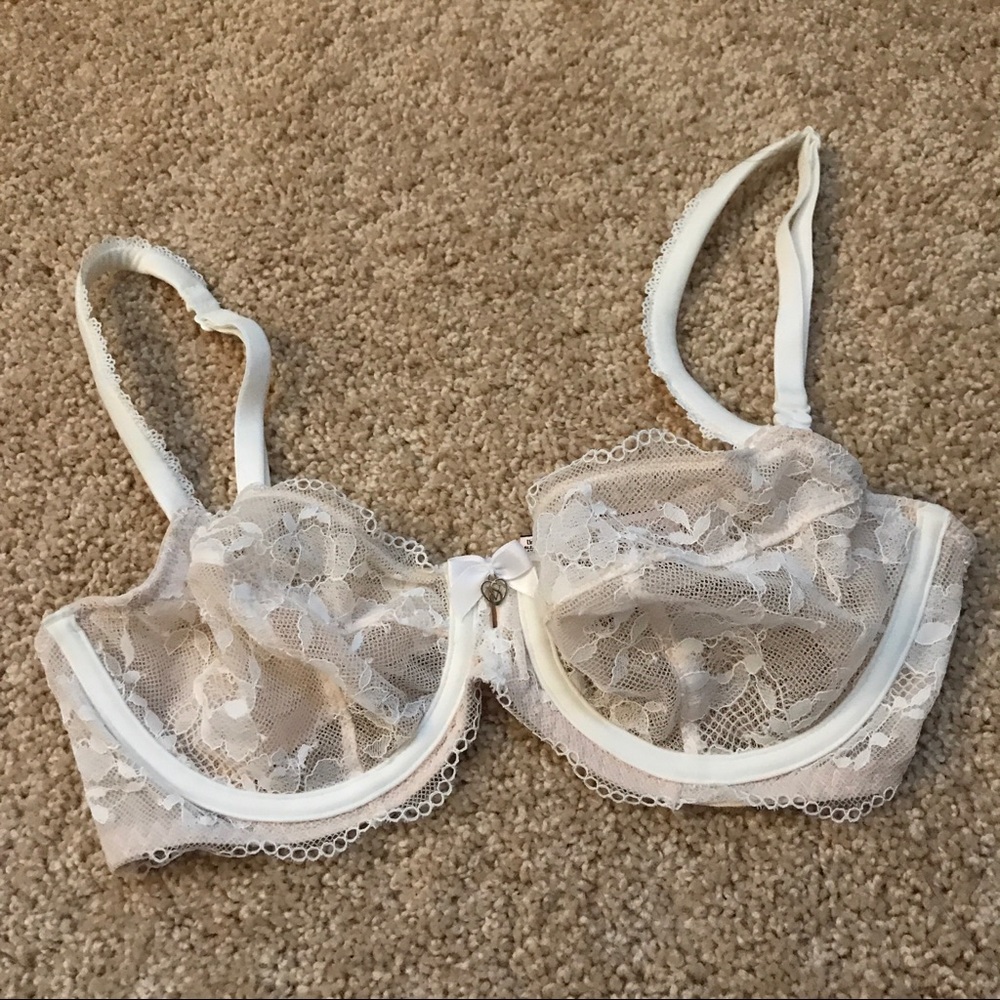 New VS lace bra 32C